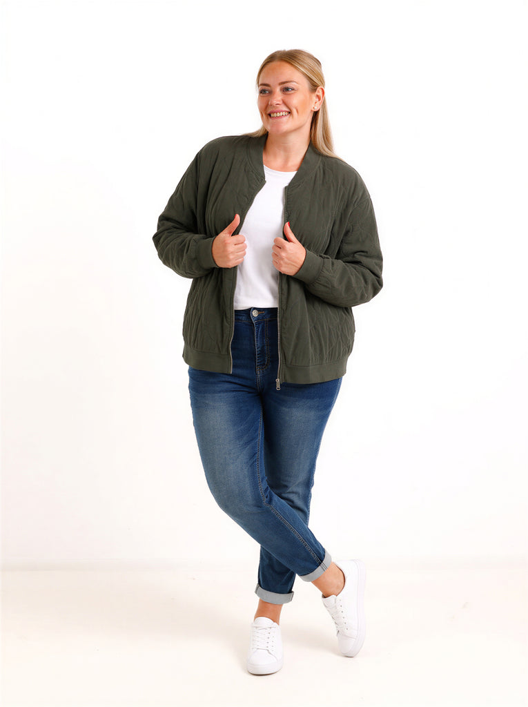 Curvy Size Bomberjacke YLVIE – Feincord mit besonderer Steppstruktur – Gr. 44–52