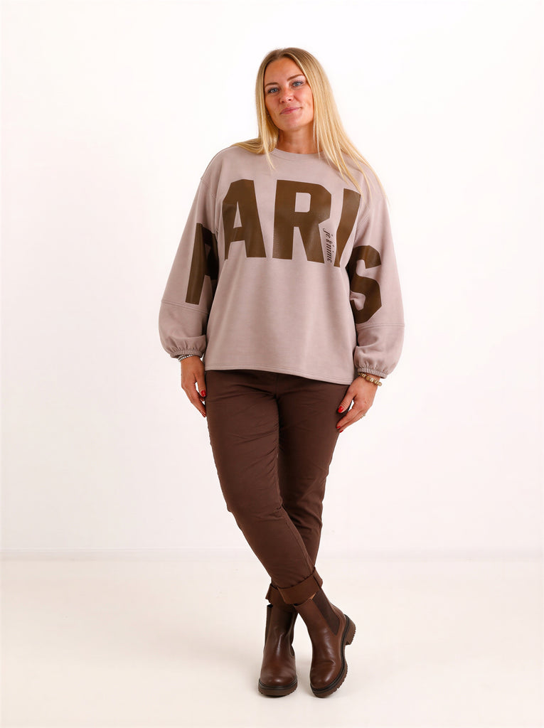 Oversize Sweatshirt TESSA – PARIS Statement-Print über Front & Ärmel – Gr. 40–46