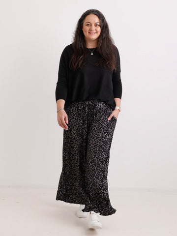 Jersey Marlene-Hose JONAS.S – Viskose-Mix – Leo-Muster – Gr. 38-48
