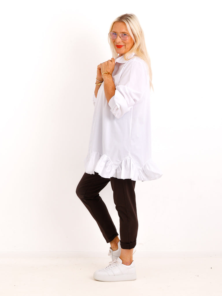 Bluse NOLA.S – Feminine Bluse mit verspieltem Rüschenabschluss – Gr. 36–44