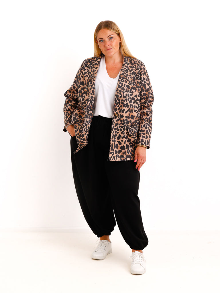 Curvy Size Blazer ELVARI – Leo-Look mit klassischem Reverskragen – Gr. 44–54