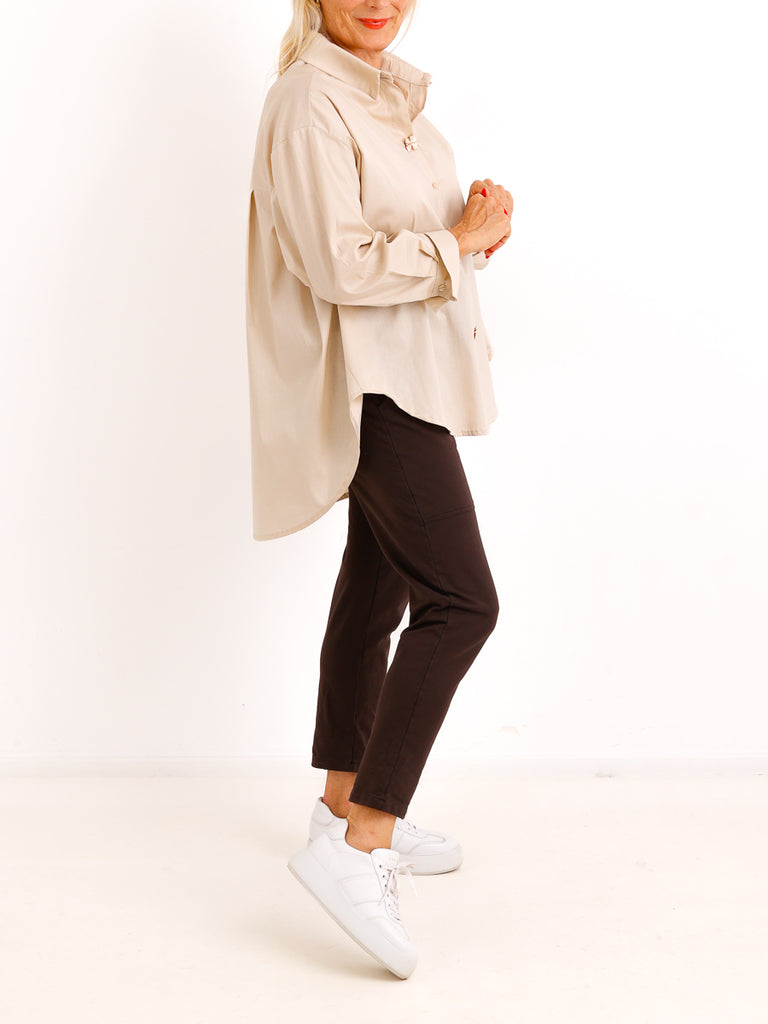 Oversize Bluse VIRELLA – Abnehmbare Statement-Blumenknöpfe mit Klick-System – Gr. 40–46