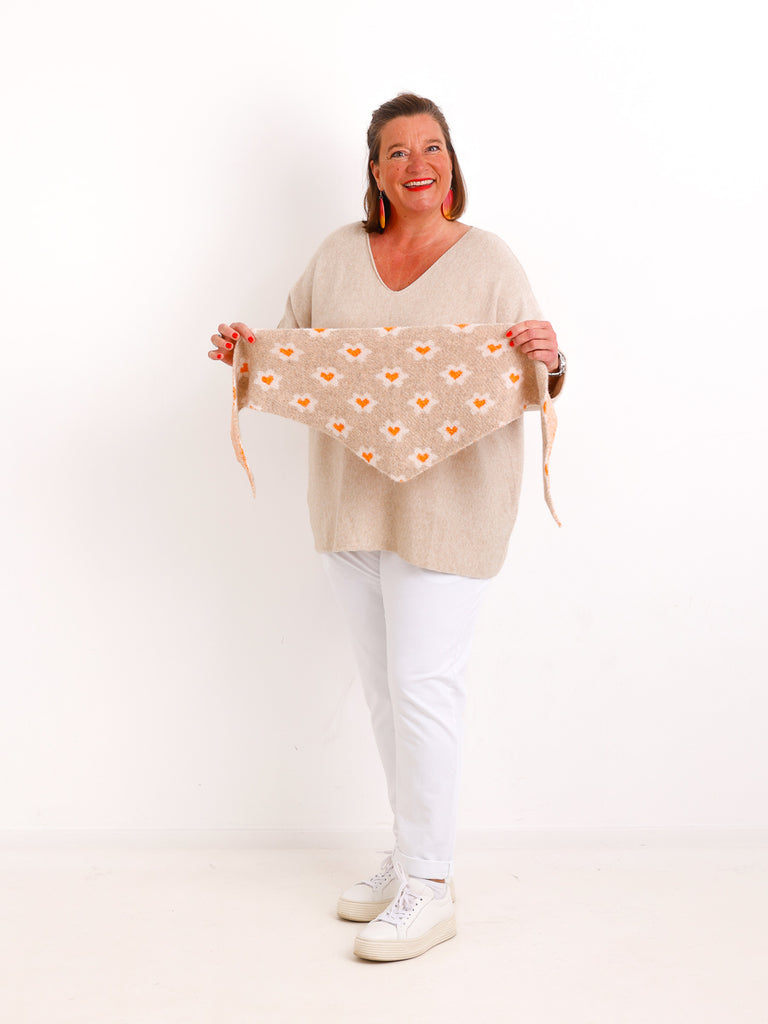 Strick Dreieckstuch ROSALIE.S – Weicher Viskose-Wollmix – Blumenmuster