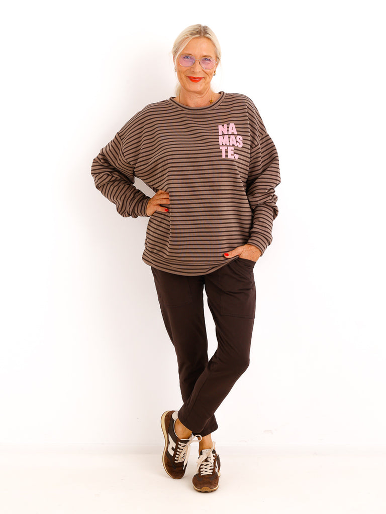 Oversize Sweatshirt MIRETTA – Namaste Statement-Print – Gr. 38–42/44