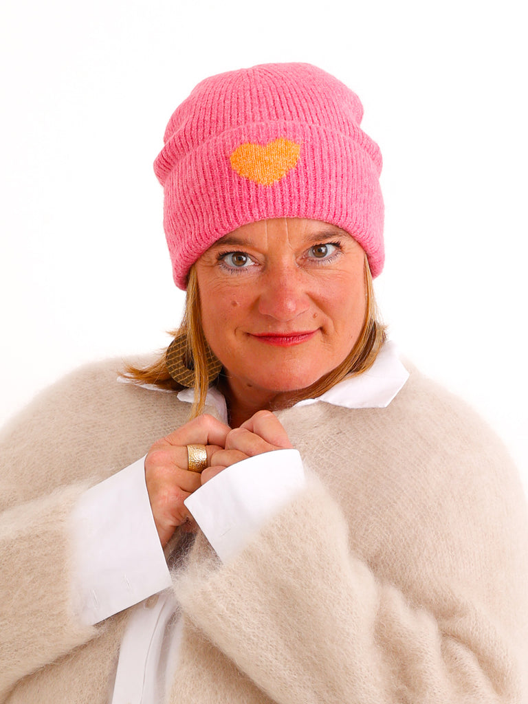 Strick-Beanie LISELLE – Softer Rippstrick mit Statement-Herz