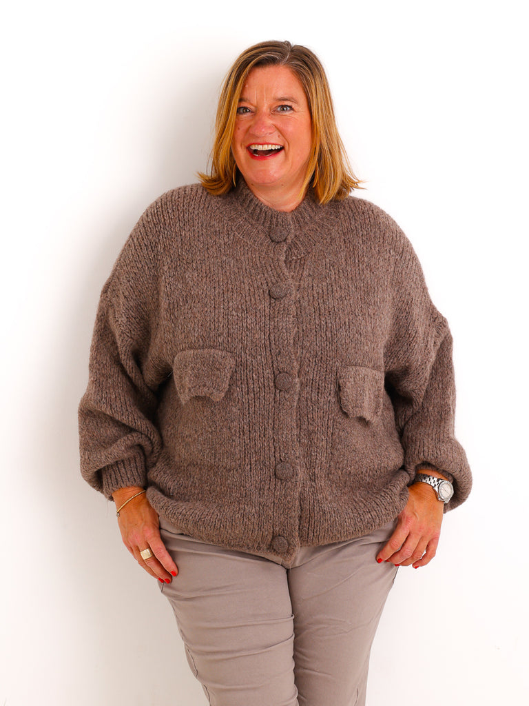 Strickjacke VANELIA – Kuscheliger Uni-Look mit besonderen Strickdetails – Gr. 38–44