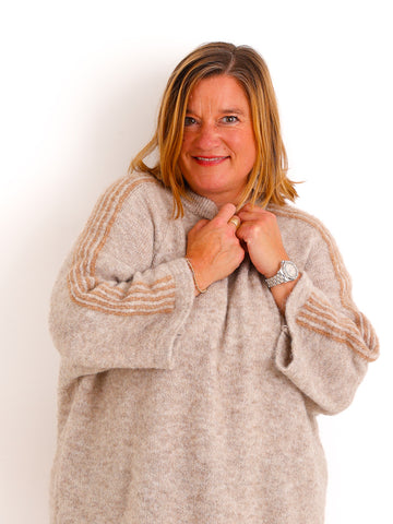 Curvy Size Pullover LUNELL – Extra langer Schnitt mit besonderen Ärmeldetails – Gr. 42–48
