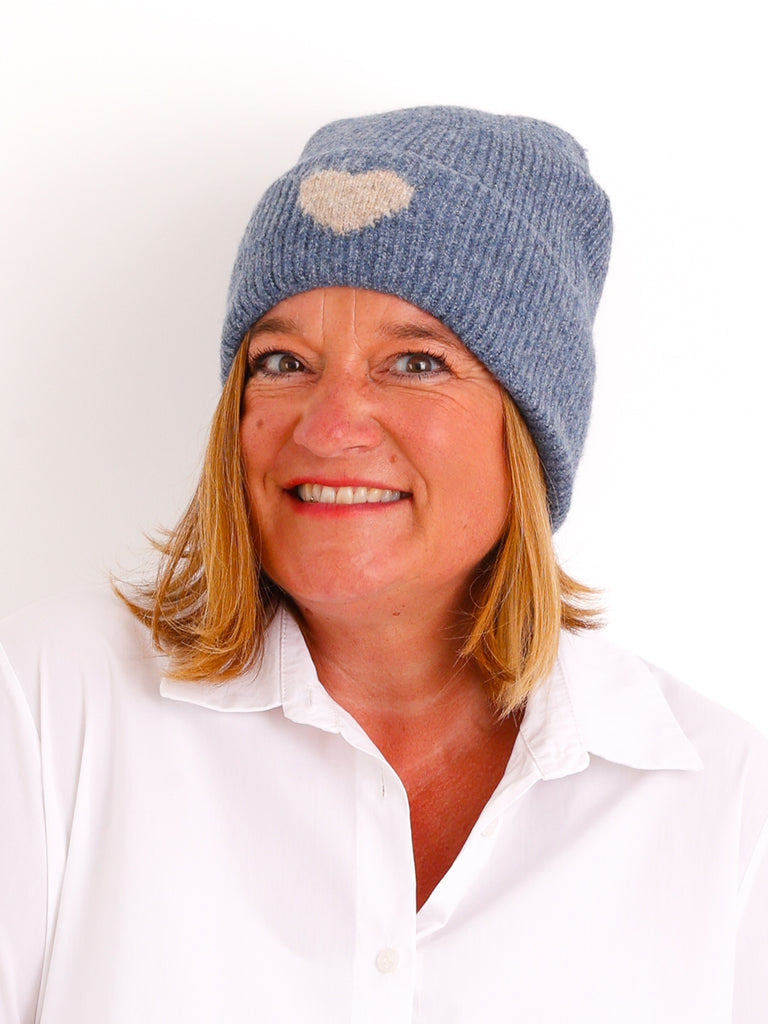 Strick-Beanie LISELLE – Softer Rippstrick mit Statement-Herz