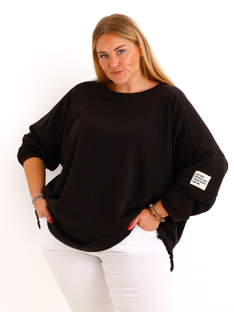 Curvy Size Sweatshirt MAILYS – Extra langer Oversize-Schnitt mit Patch-Details – Gr. 46–56