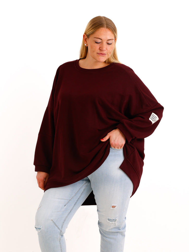 Curvy Size Sweatshirt MAILYS – Extra langer Oversize-Schnitt mit Patch-Details – Gr. 46–56