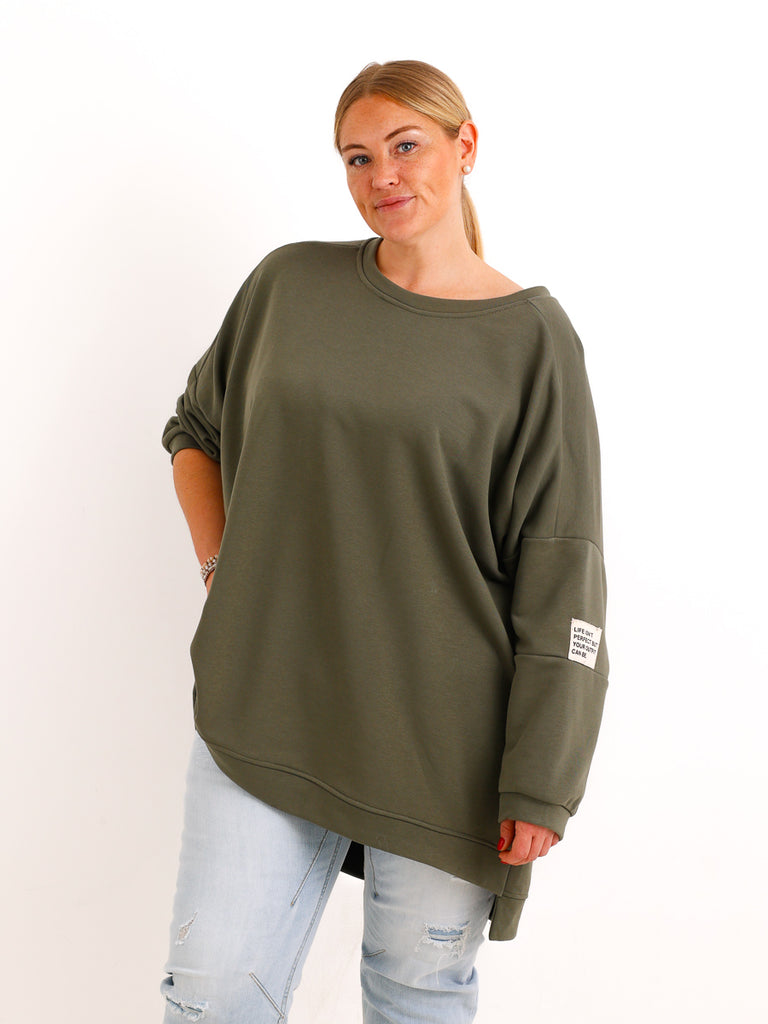 Curvy Size Sweatshirt MAILYS – Extra langer Oversize-Schnitt mit Patch-Details – Gr. 46–56