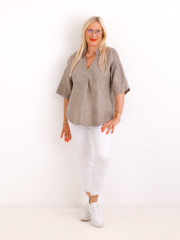 Leinen-Tunika ROSIE.S – 100 % Naturmaterial – Blumen-Detail – Gr. 36-40