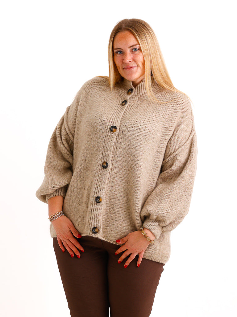 Oversize Strickjacke JUNA – Kuscheliger Wollmix mit Knöpfen in Holzoptik – Gr. 42–48