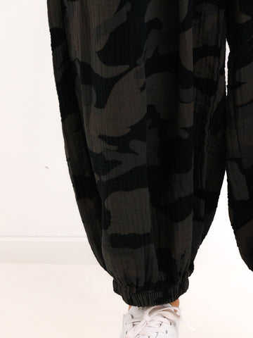 Curvy Size Musselin-Ballonhose NINO – Camouflage-Design aus Baumwolle – Gr. 44–54