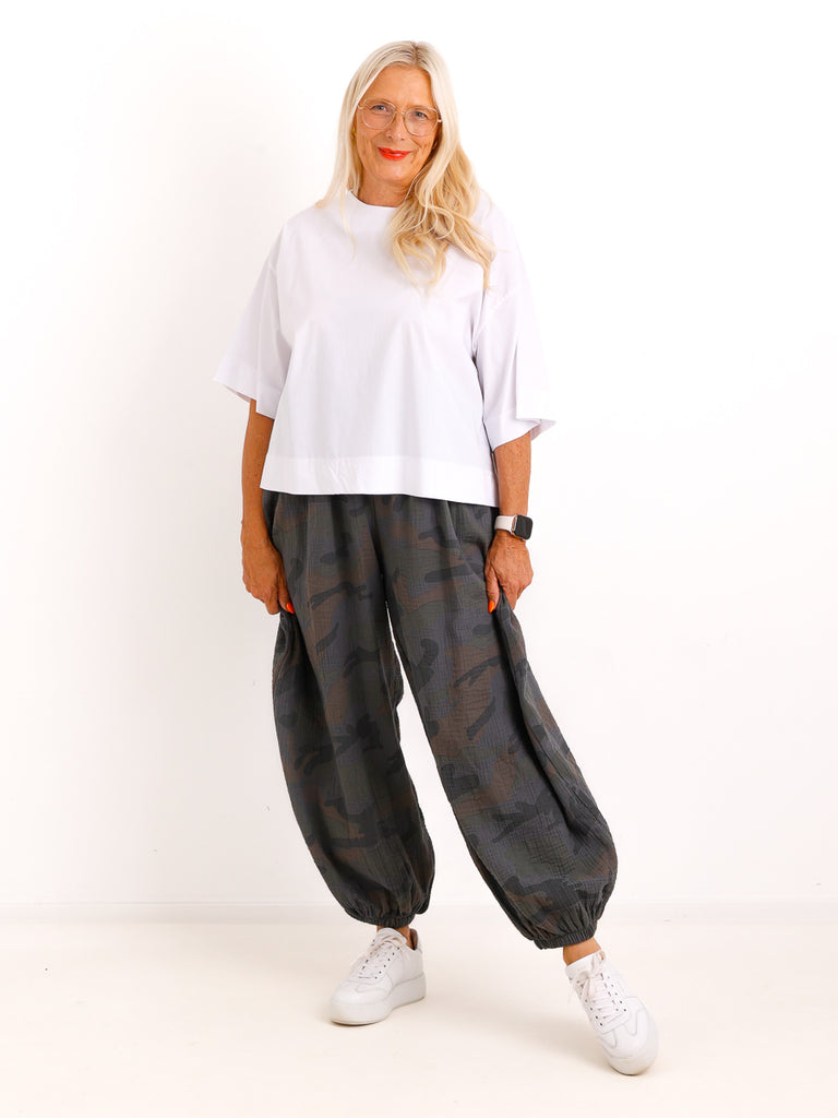 Curvy Size Musselin-Ballonhose NINO – Camouflage-Design aus Baumwolle – Gr. 44–54