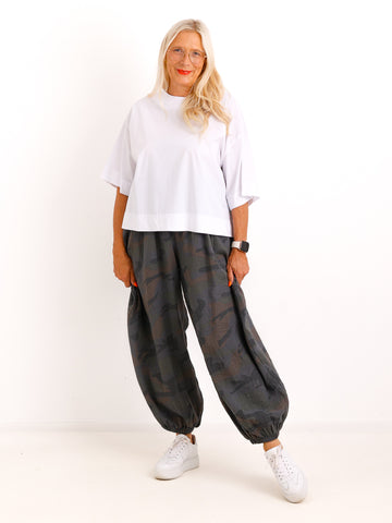 Curvy Size Musselin-Ballonhose NINO – Camouflage-Design aus Baumwolle – Gr. 44–54