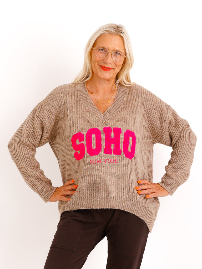 Oversize Strickpullover FLORINA.S – V-Ausschnitt & SOHO-Design – Gr. 38–44