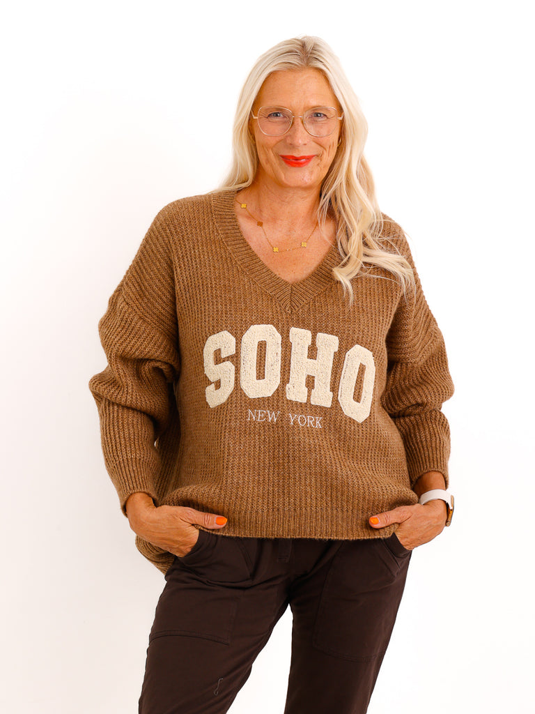 Oversize Strickpullover FLORINA.S – V-Ausschnitt & SOHO-Design – Gr. 38–44