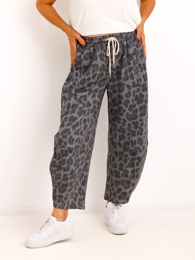 Hose DELVANO – Leo-Look mit lässiger Barrel-Silhouette – Gr. 36–42