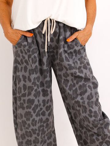 Hose DELVANO – Leo-Look mit lässiger Barrel-Silhouette – Gr. 36–42