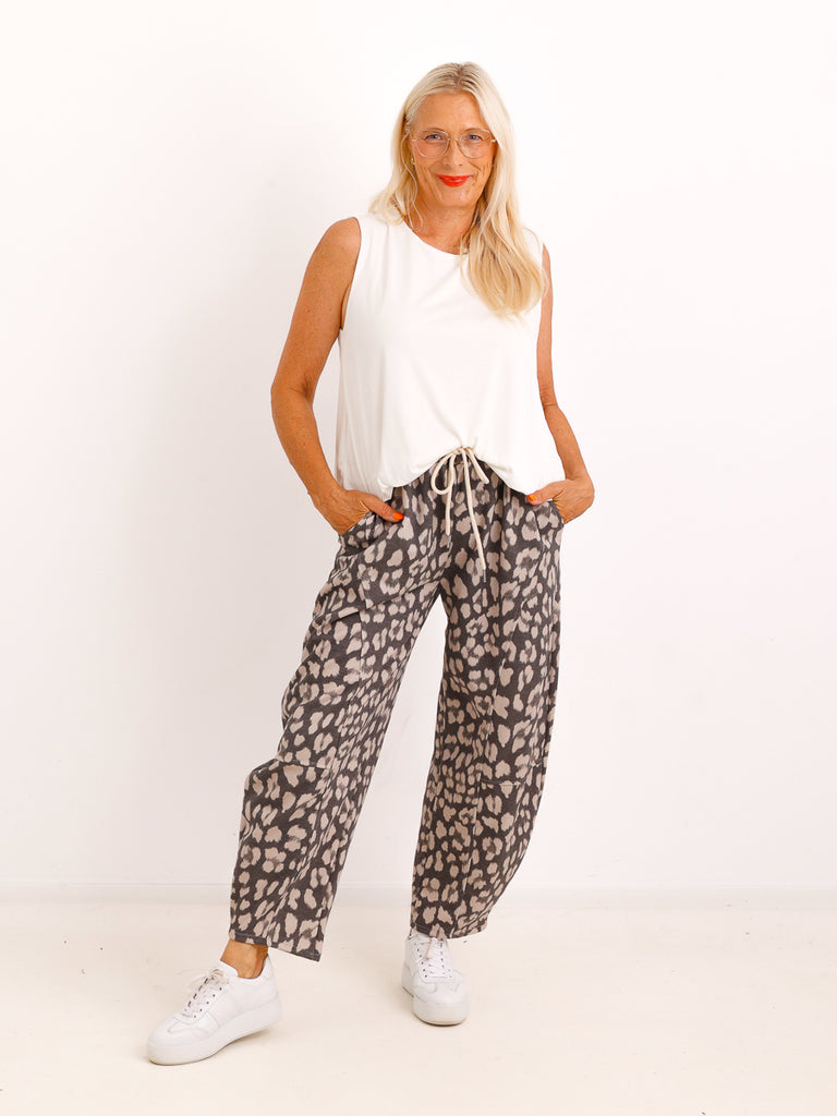 Hose DELVANO – Leo-Look mit lässiger Barrel-Silhouette – Gr. 36–42
