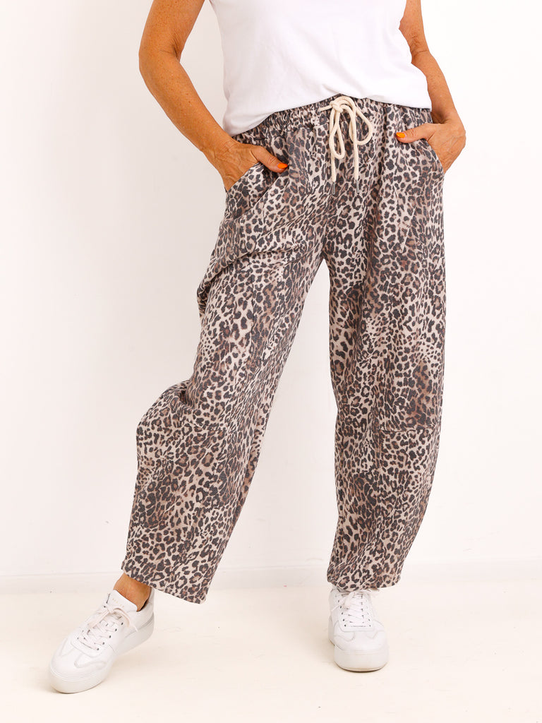 Hose SAVINO – Leo-Look mit lässiger Barrel-Silhouette – Gr. 38–42