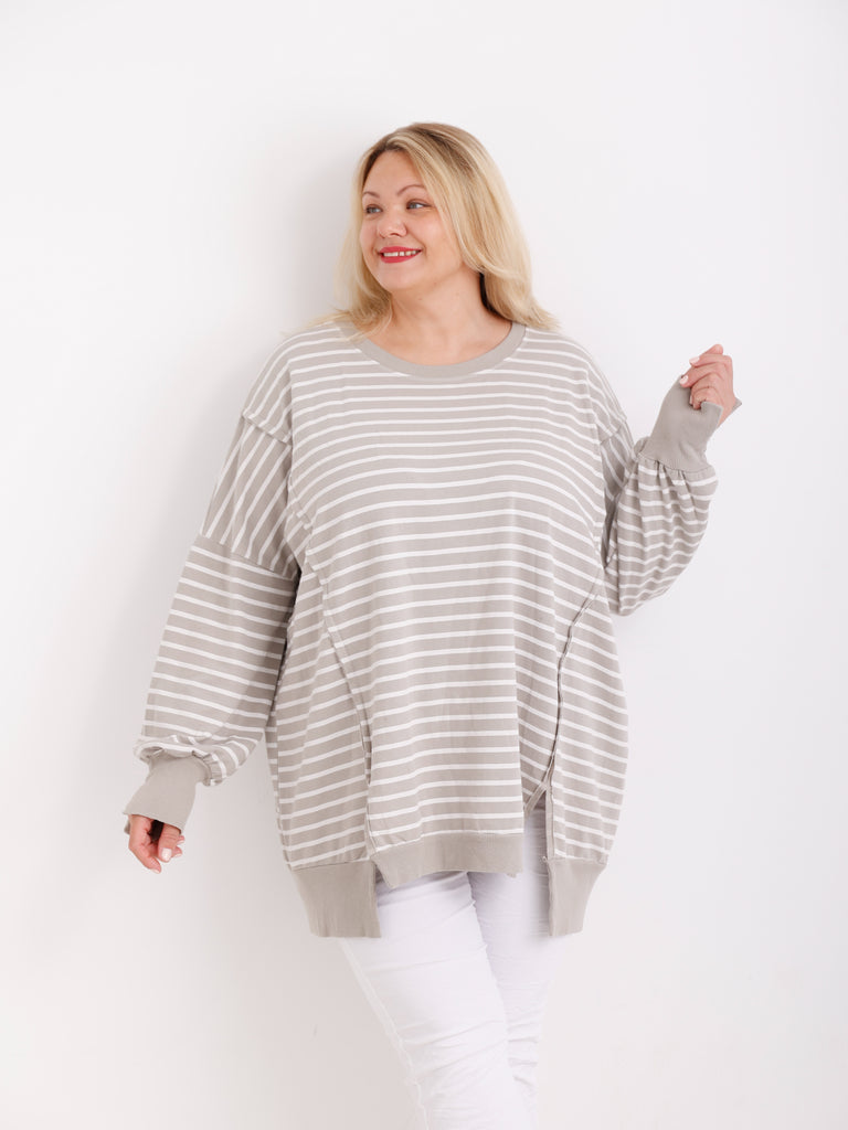 ROMY Sweater Curvy Fit – langer Plus Size Pullover in Beige/Offwhite