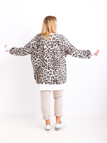 Elise Leo Sweater Curvy Fit – langer Plus Size Pullover in Offwhite/Taupe/Schoko
