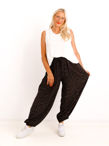 Curvy Size Musselin-Ballonhose CHRIS – LEO-Design aus Baumwolle – Gr. 44–54
