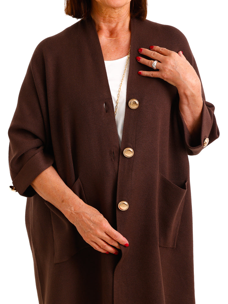Oversize Strickjacke DORO.S – Lange Feinstrickjacke mit goldenen Schmuckknöpfen – Gr. 38–48