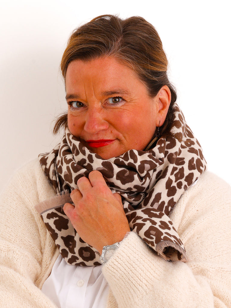 Schal TABEA – Flauschiger Leo-Look mit feinen Fransen