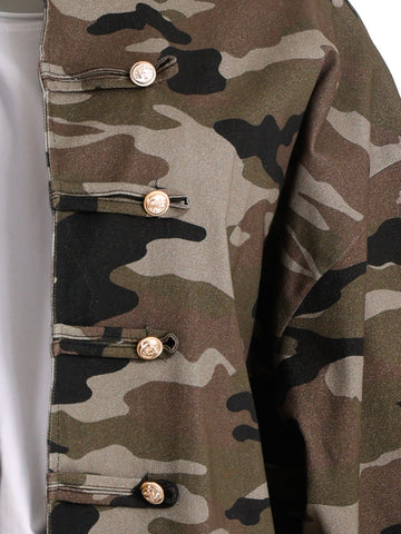 Curvy Size Denim-Jacke SANNE – Camouflage-Look mit dekorativen Riegeln – Gr. 46–56